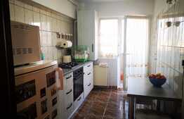 Apartament de 3 camere, etaj intermediar, decomandat, zona Tractorul