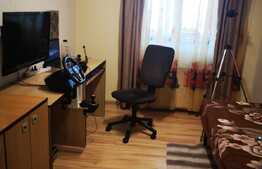 Apartament de 3 camere, etaj intermediar, decomandat, zona Tractorul