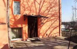 Apartament in vila, 100 mp, posibilitate mansardare, 200 mp curte, Dambul Rotund