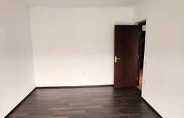 Apartament 3 camere, etaj intermediar, terasa de 12 mp, finisat nou, zona Porii