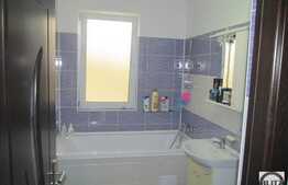 Vanzare 2 camere, 50 mp, 2 balcoane, etaj intermediar! Zona Porii! Cu parcare!