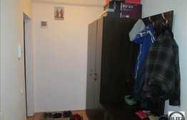 Vanzare 2 camere, 50 mp, 2 balcoane, etaj intermediar! Zona Porii! Cu parcare!