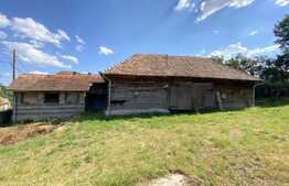 Casa locuibila cu teren generos 2100 mp, front 37,5 ml in Salicea!