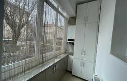 Apartament de 2 camere, decomandat, 54 mp, gradina,  zona Central