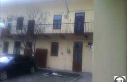 Vanzare 2 camere, zona strazii Avram Iancu. 2 locuri de parcare si 2 boxe!