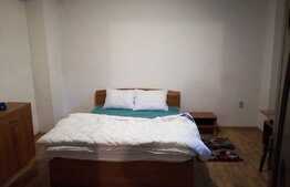 Apartament 2 camere, 60 mp, decomandat, curte, zona Centrala