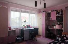 Apartament 3 camere, parcare, balcon, etaj intermediar, zona restaurantului Regal!