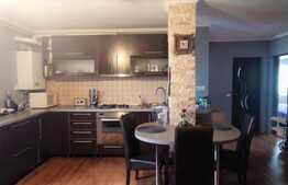 Apartament 3 camere, parcare, balcon, etaj intermediar, zona restaurantului Regal!