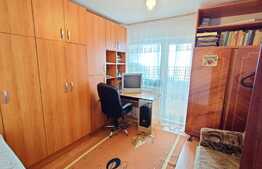 Apartament de 2 camere, decomandat, 50 mp, 2 balcoane, etaj intermediar, zona Parang