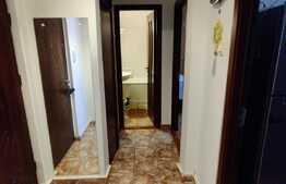 Apartament de 2 camere, decomandat, 50 mp, 2 balcoane, etaj intermediar, zona Parang