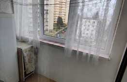 Apartament de 2 camere, decomandat, 50 mp, 2 balcoane, etaj intermediar, zona Parang