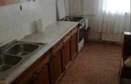 Apartament decomandat, 3 camere, balcon, garaj, zona strazii Titulescu 