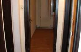 Vanzare 2 camere decomandate, 48 mp, boxa la subsol, zona strazii Primaverii