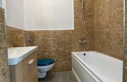 Apartament de 2 camere decomandate la casa, 60 mp, zona Cipariu