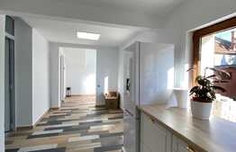 Casa 110 mp, 5 camere, 3 bai, 3 locuri de parcare, zona Albini