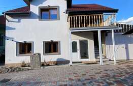 Casa 110 mp, 5 camere, 3 bai, 3 locuri de parcare, zona Albini