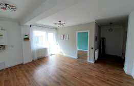 Apartament cu 3 camere si terasa de 23 mp, garaj, finisaje noi, zona Teilor