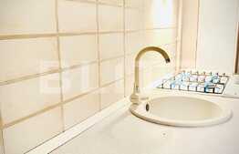 Apartament cu 2 camere, decomandat, 54 mp, parcare, zona Vivo