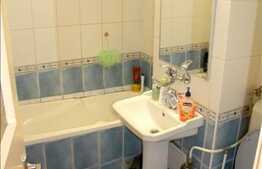 Apartament de vanzare 3 camere semidecomandate, zona Aleea Retezat. Boxa inclusa