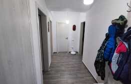 Apartament de 2 camere, nemobilat, 58 mp, zona Sanpetru