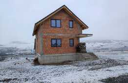 De vanzare casa individuala 650 m2 teren,128 utili.