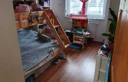 Apartament de 3 camere, decomandat, 72 mp + grădină 70 mp, zona Tractorul