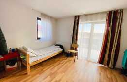 Duplex de 135 mp, 7 camere, 3 parcari, garaj, zona strazii Plevnei