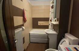 Apartament 3 camere, 68 mp, etaj intermediar, 2 balcoane. zona strazii Bucuresti