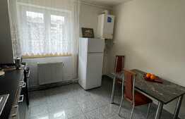 Apartament 3 camere, 68 mp, etaj intermediar, 2 balcoane. zona strazii Bucuresti