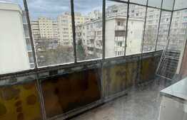 Apartament 3 camere, 68 mp, etaj intermediar, 2 balcoane. zona strazii Bucuresti