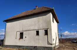 De vanzare casa individuala 2030 m2 teren,80 utili.