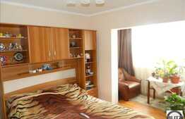 Apartament spatios cu 3 camere,  boxa pentru depozitare si loc de parcare