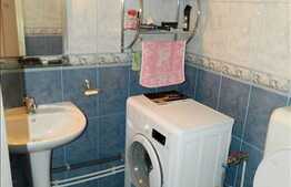 Apartament spatios cu 3 camere,  boxa pentru depozitare si loc de parcare