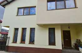 Casa tip duplex, strada privata, 290 mp teren, 2 parcari, zona Terra