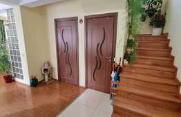 Casa tip duplex, strada privata, 290 mp teren, 2 parcari, zona Terra