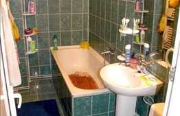 Vanzare 3 camere decomandate, 74 mp, zona Calea Manastur. Boxa si loc de parcare