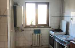 Apartament 3 camere, decomandat, etaj intermediar, zona Primaverii