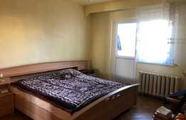 Apartament 3 camere, decomandat, etaj intermediar, zona Primaverii