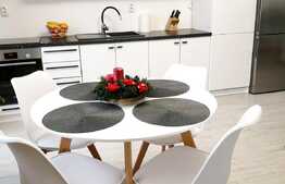 Apartament 3 camere, 66mp, 2 balcoane, parcare, zona Cetatii