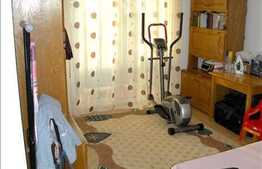 De vanzare apartament cu 4 camere, 79 mp, zona Campului. Loc de parcare inclus!