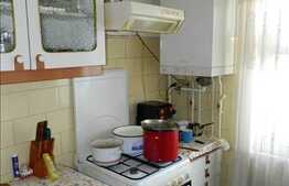 Apartament 2 camere de vanzare, 51 mp utili, zona linistita, cu boxa, parcare