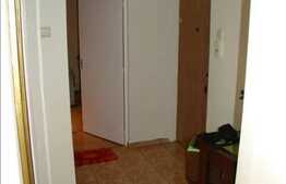 Vanzare apartament 3 camere, decomandat, 68 mp utili, zona Kaufland