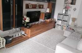 Apartament 2 camere semidecomandate, etaj intermediar, parcare in zona Terra!