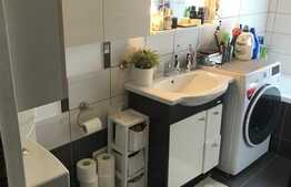 Apartament 2 camere semidecomandate, etaj intermediar, parcare in zona Terra!