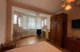 Apartament de 3 camere, decomandat, 2 parcari, zona strazii Nicolae Titulescu