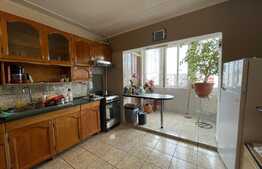 Apartament de 3 camere, decomandat, 2 parcari, zona strazii Nicolae Titulescu