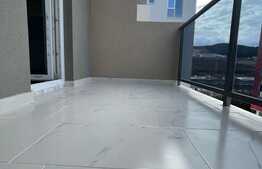 Apartament 3 camere, lux, 55 mp, parcare, zona Vivo  