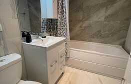 Apartament 3 camere, lux, 55 mp, parcare, zona Vivo  