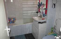 Vanzare apartament 2 camere, 48 mp utili, zona Hateg, cu boxa