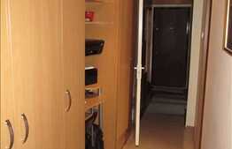 Vanzare apartament 2 camere, 48 mp utili, zona Hateg, cu boxa